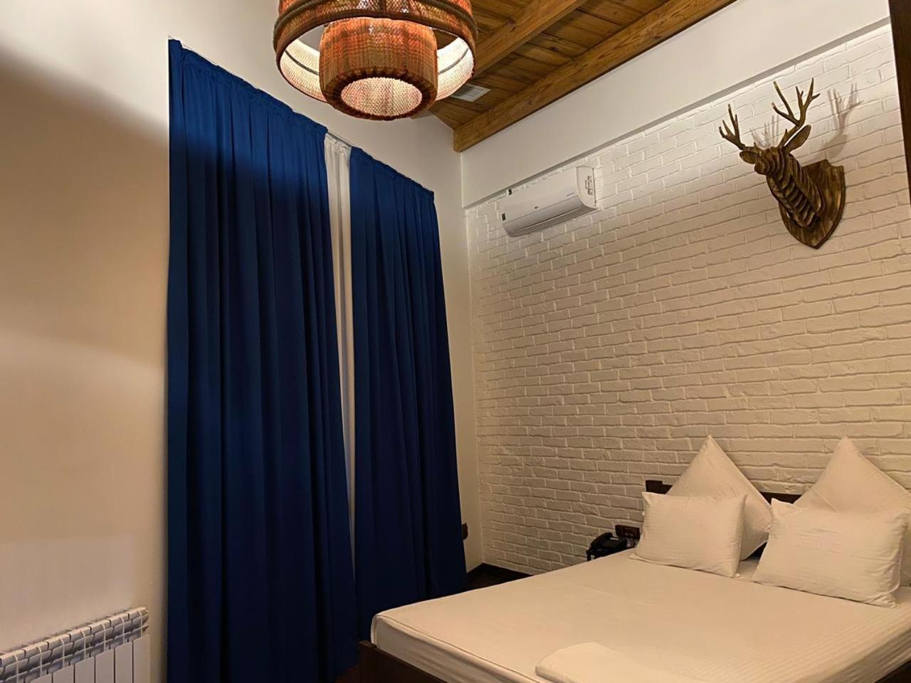 Hotel Alpen Park Schymkent Zimmer foto