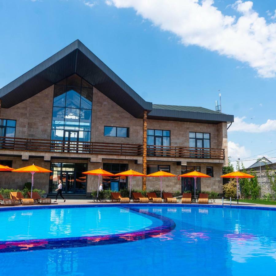 Hotel Alpen Park Schymkent Exterior foto