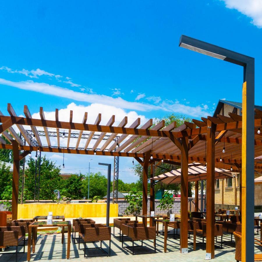 Hotel Alpen Park Schymkent Exterior foto