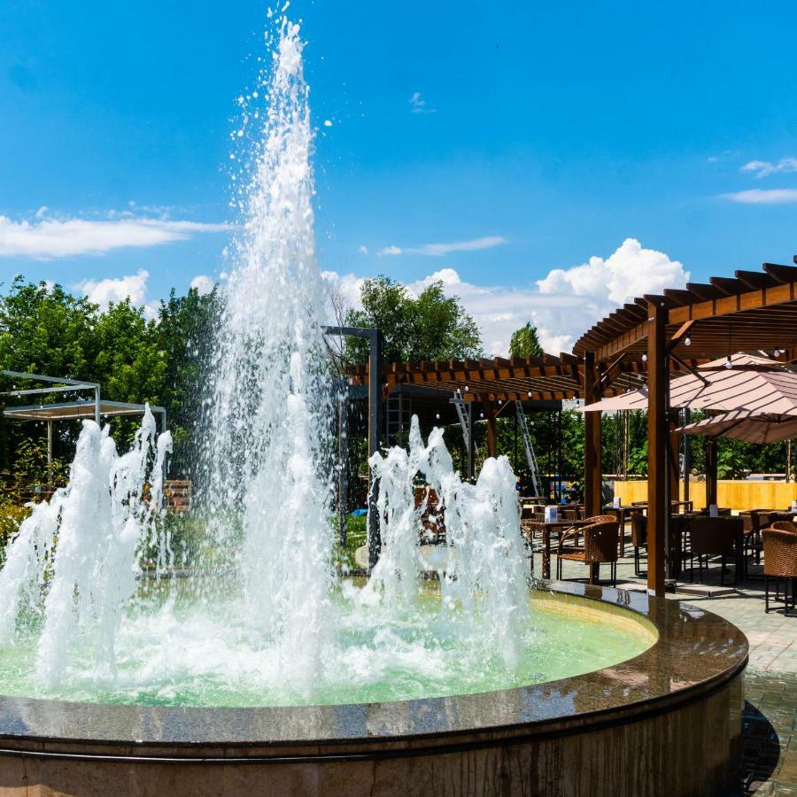 Hotel Alpen Park Schymkent Exterior foto